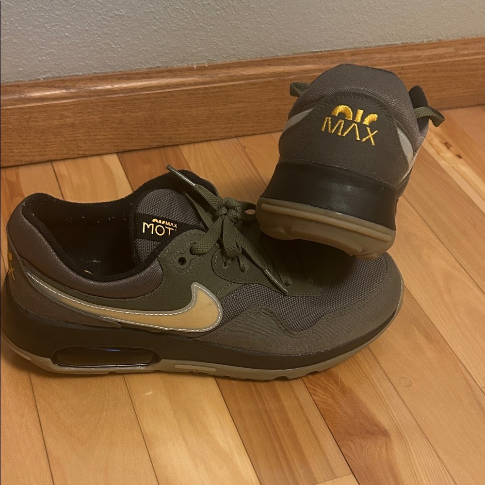 Nike AirMax Motif Sneakers - Olive and Gold